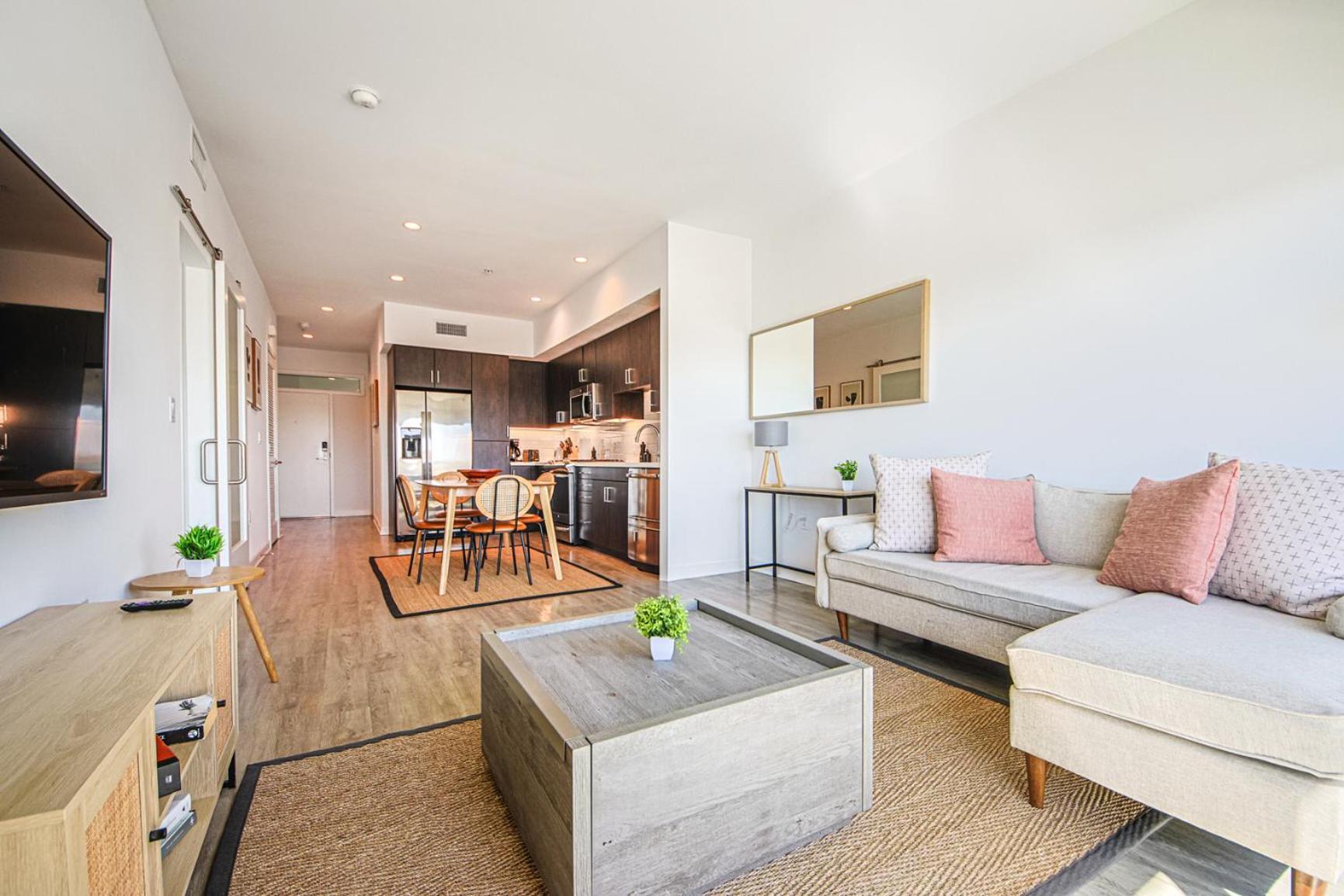 Apartment Stylish & Spacious 2bdr & 2bth In Santa Monica *