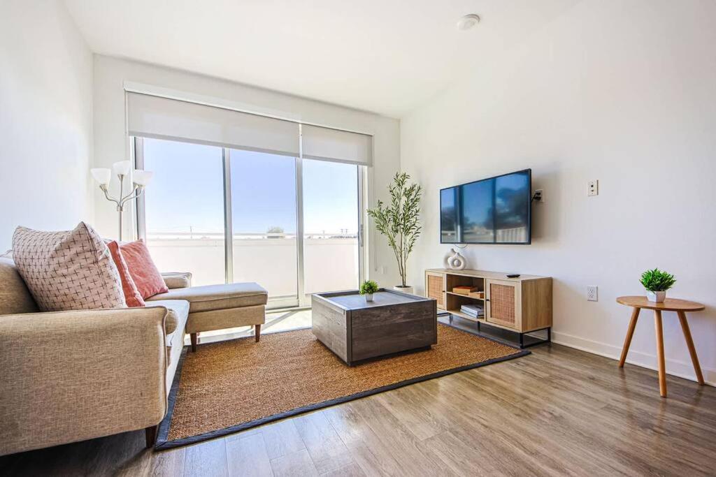 Stylish & Spacious 2bdr & 2bth In Santa Monica * Los Angeles