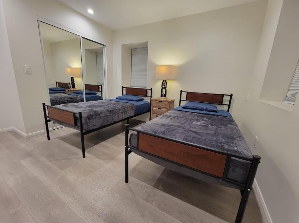 Prime La 2 Bedroom & 3 Bath Beverly Hills Adj * Los Angeles