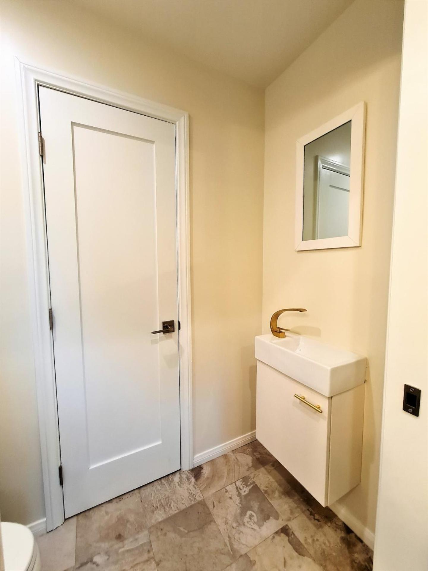 Prime La 2 Bedroom & 3 Bath Beverly Hills Adj Apartment *