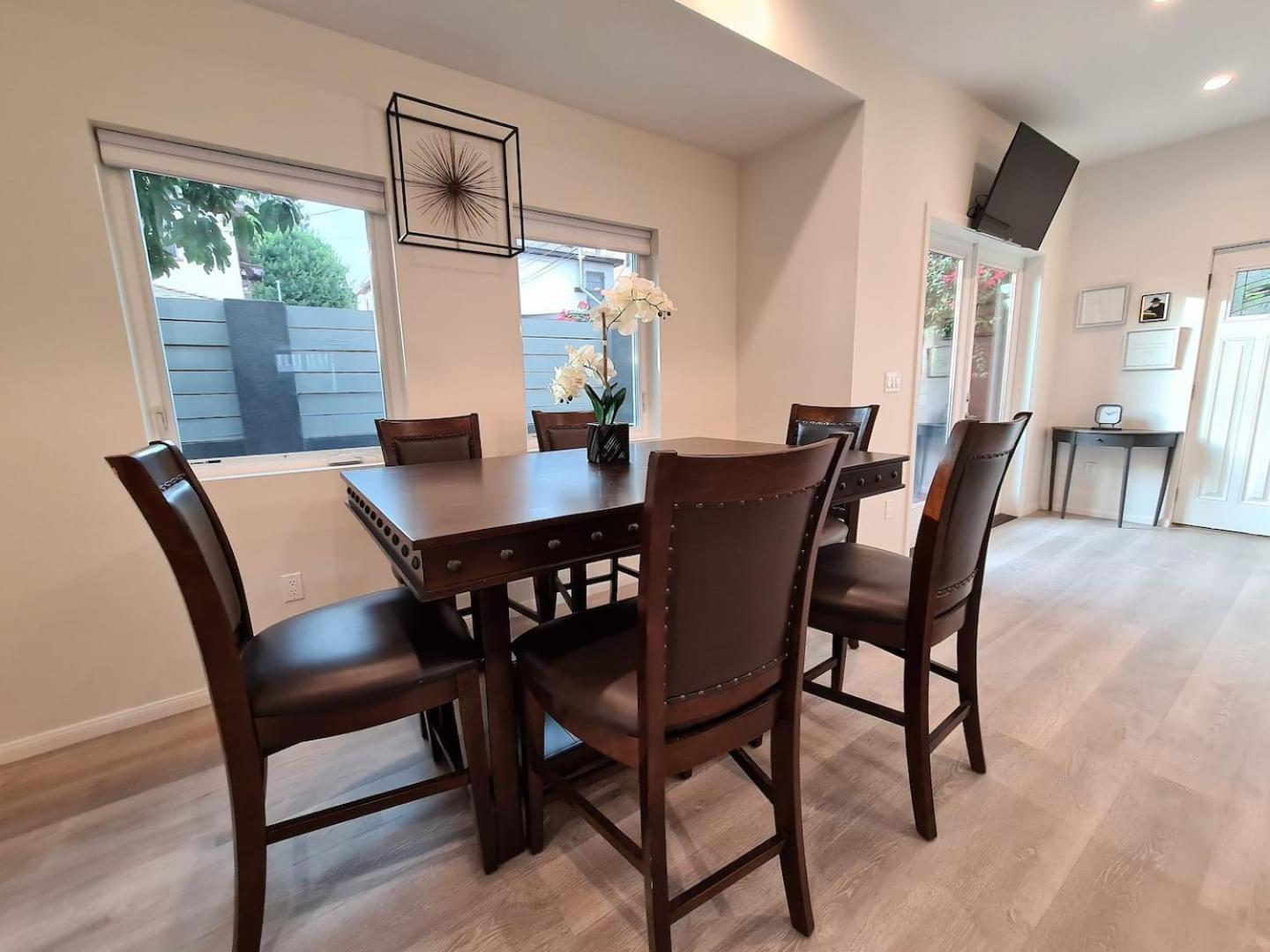Prime La 2 Bedroom & 3 Bath Beverly Hills Adj Apartment *