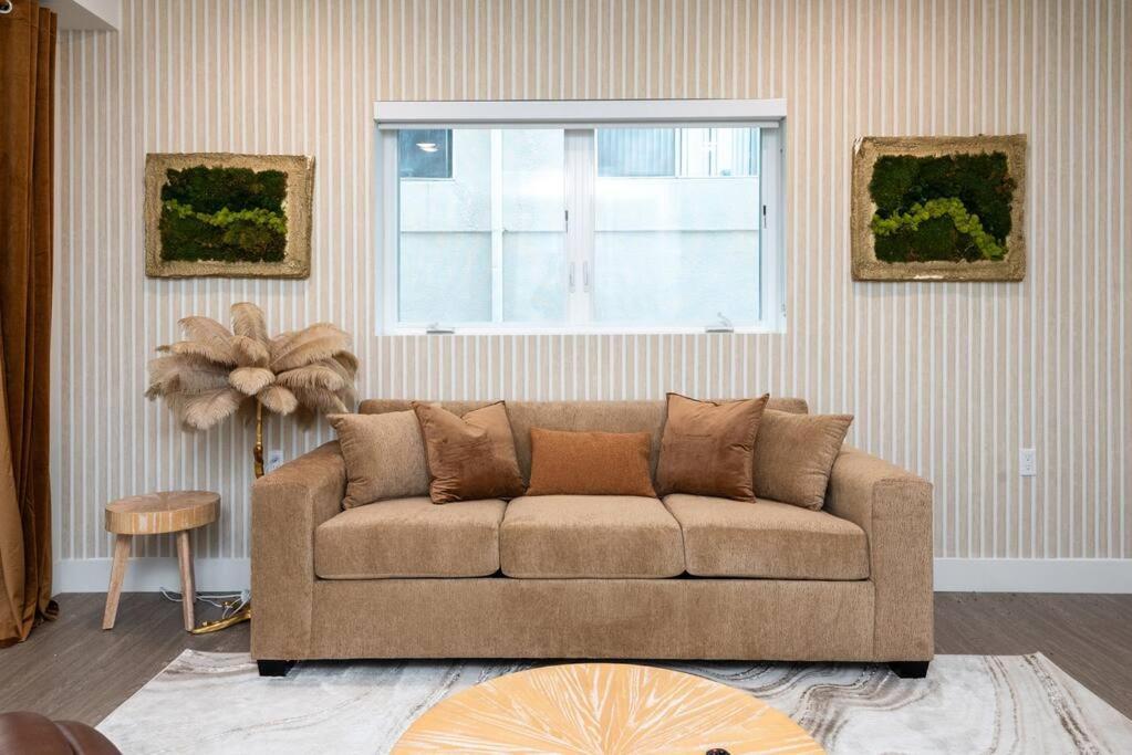 K-town Modern 1 Bedroom With Parking * Los Angeles