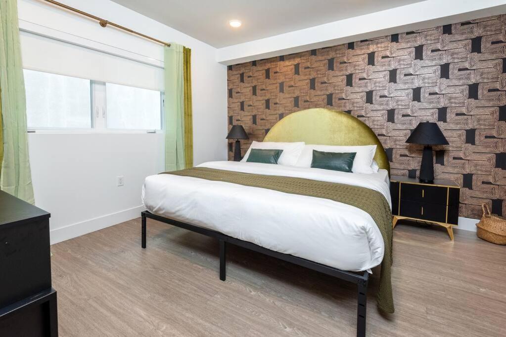 Deluxe 1 Bedroom In K-town With Free Parking Apartment