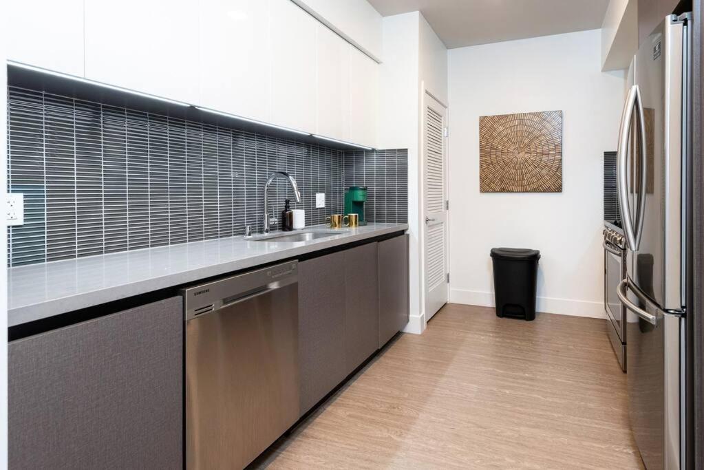 Deluxe 1 Bedroom In K-town With Free Parking *