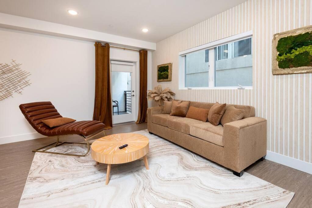 K-town Modern 1 Bedroom With Parking * Los Angeles
