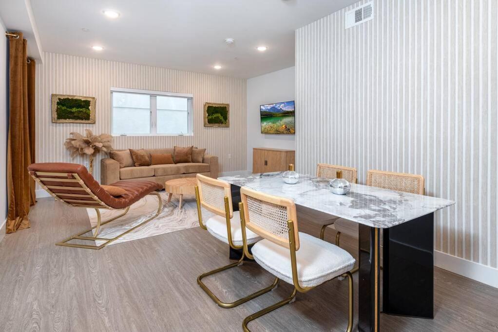 K-town Modern 1 Bedroom With Parking Apartment *