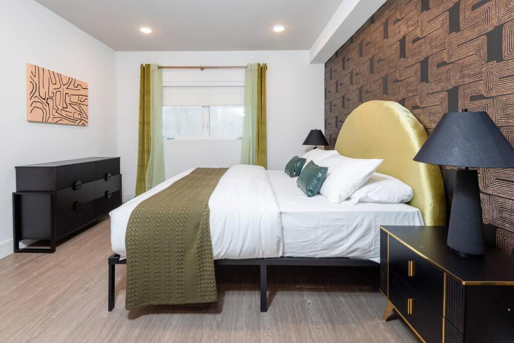 Deluxe 1 Bedroom In K-town With Free Parking Apartment Los Angeles