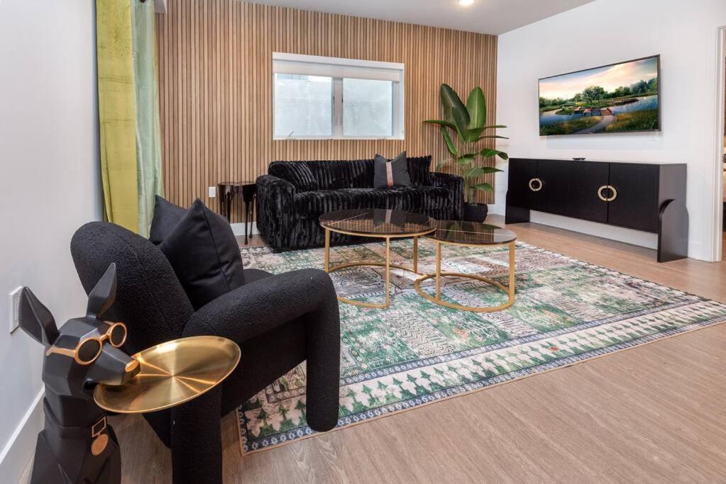 Deluxe 1 Bedroom In K-town With Free Parking *