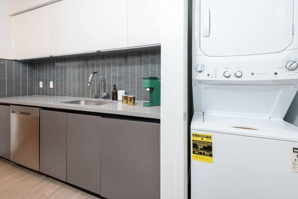 Deluxe 1 Bedroom In K-town With Free Parking Apartment *