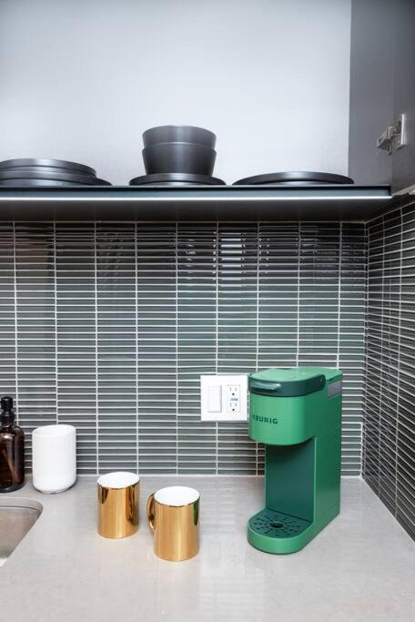 Apartment Deluxe 1 Bedroom In K-town With Free Parking Los Angeles