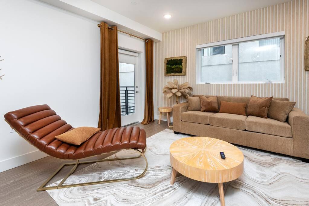 Apartment K-town Modern 1 Bedroom With Parking *