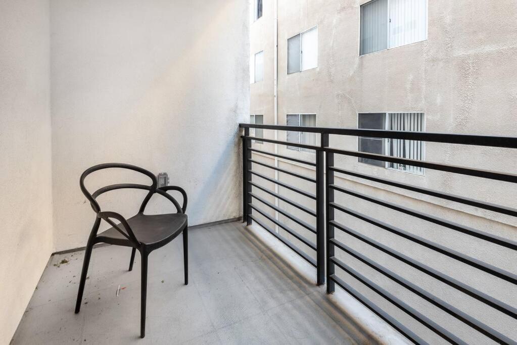 Deluxe 1 Bedroom In K-town With Free Parking Apartment Los Angeles