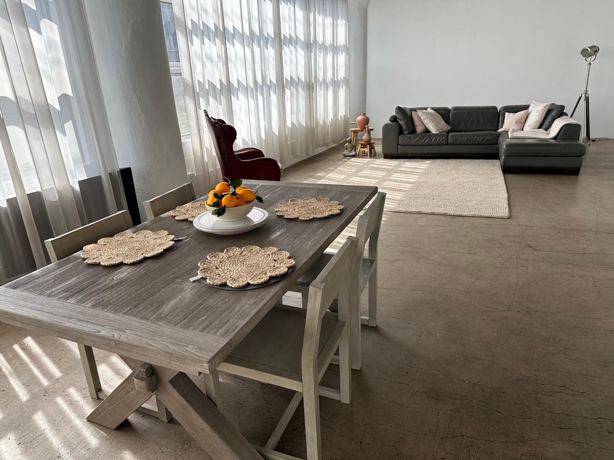 Dt Airy Loft Apartment Los Angeles