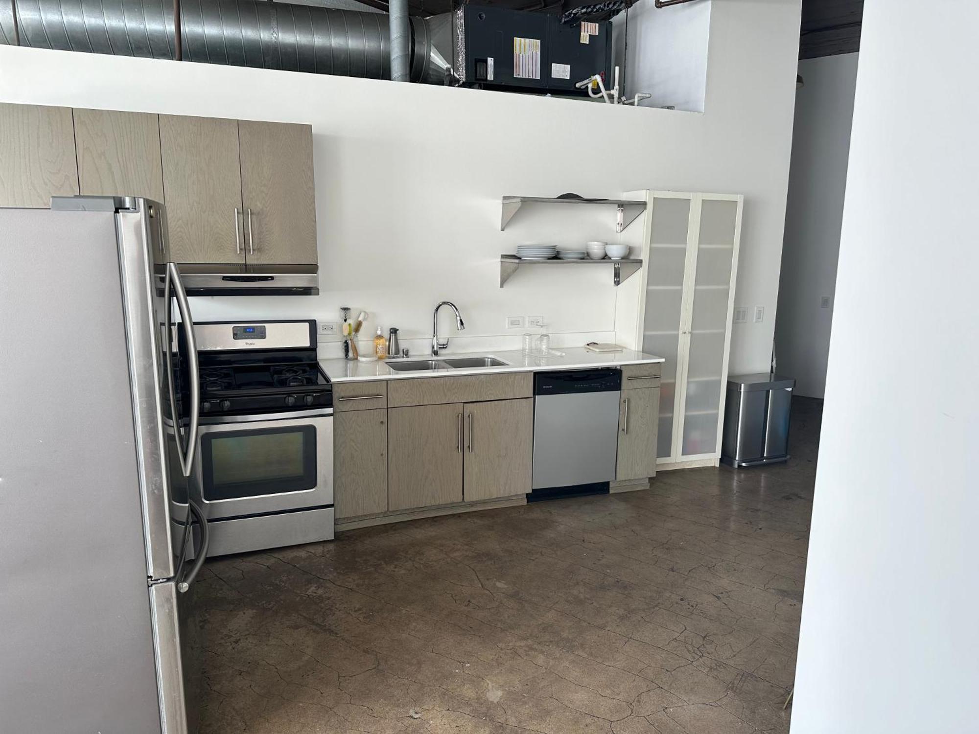 Dt Airy Loft Apartment *