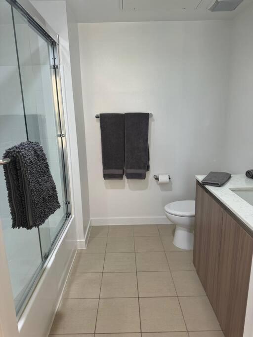 The Carlton- Modern-luxury 2 Master In Hrt Of Sm Steps To Ocean Ave Apartment