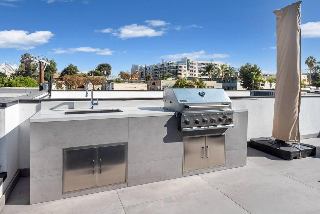 Luxury Living In Westlake 4br Gem With Parking *