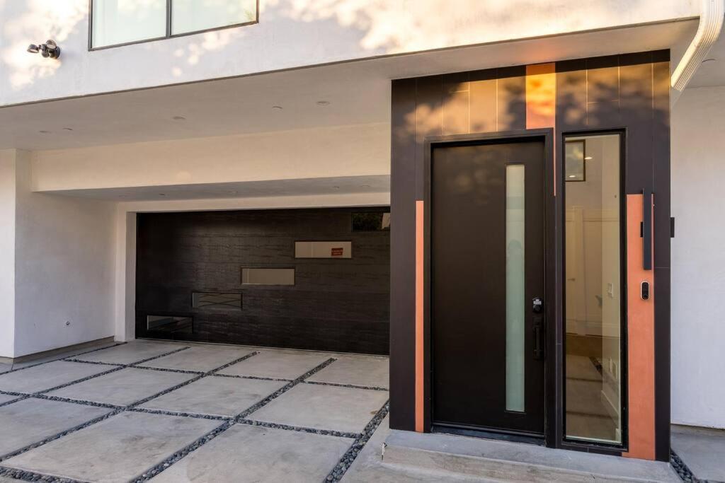 Luxury Living In Westlake 4br Gem With Parking Holiday home *