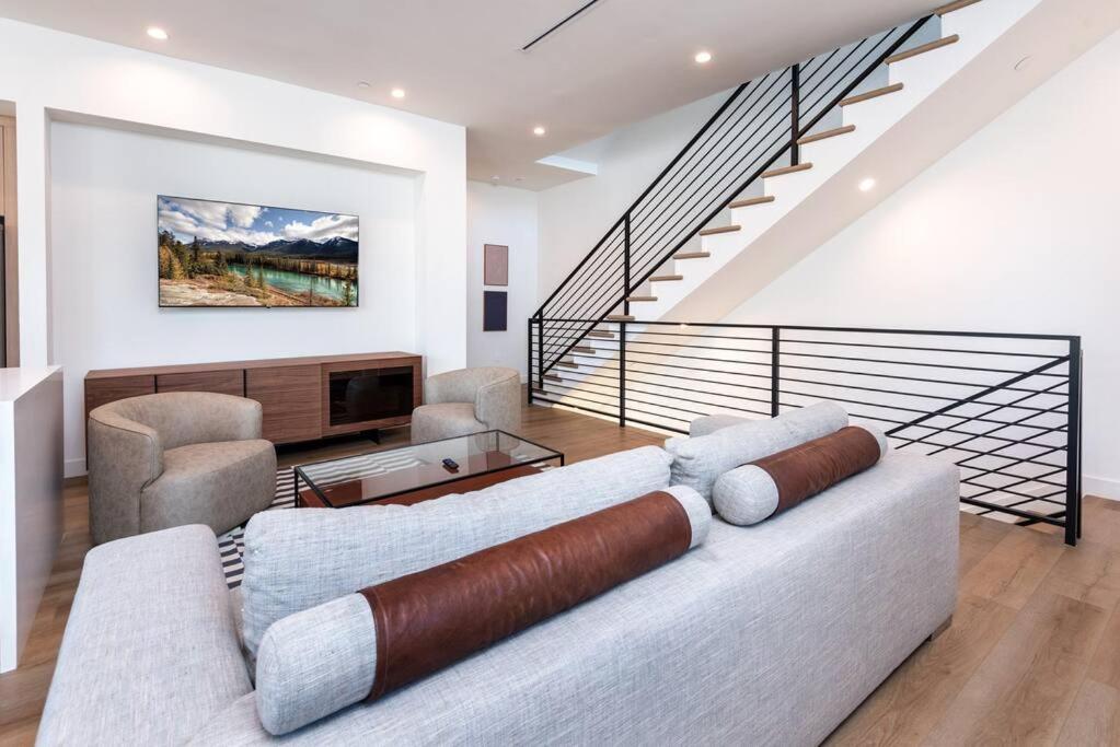 Holiday home Luxury Living In Westlake 4br Gem With Parking Los Angeles