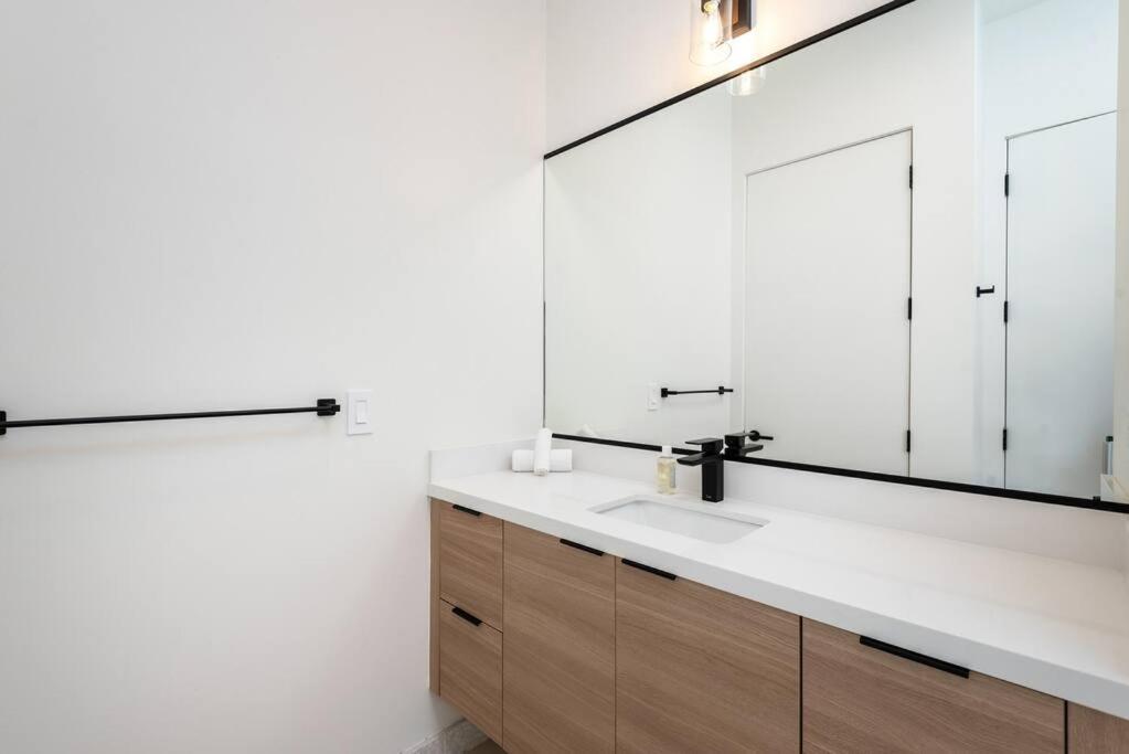 Luxury Living In Westlake 4br Gem With Parking * Los Angeles