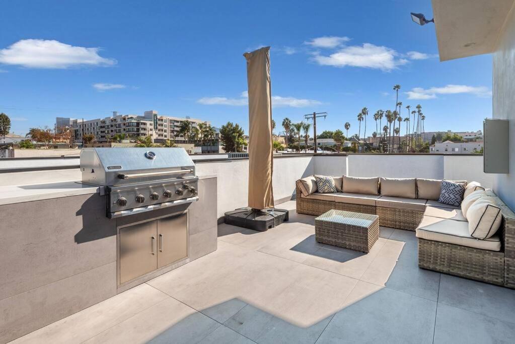 Luxury Living In Westlake 4br Gem With Parking Holiday home