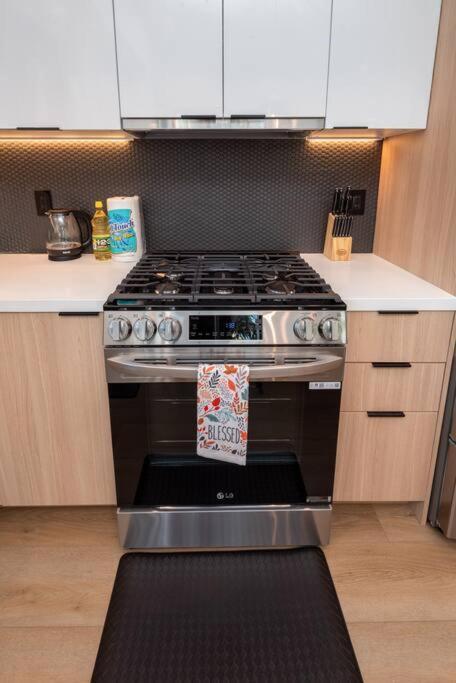 Luxury Living In Westlake 4br Gem With Parking Holiday home Los Angeles