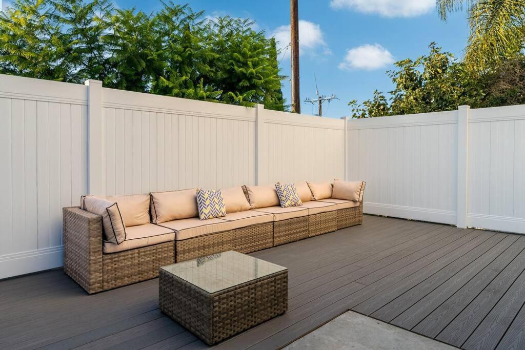 Holiday home Luxury Living In Westlake 4br Gem With Parking