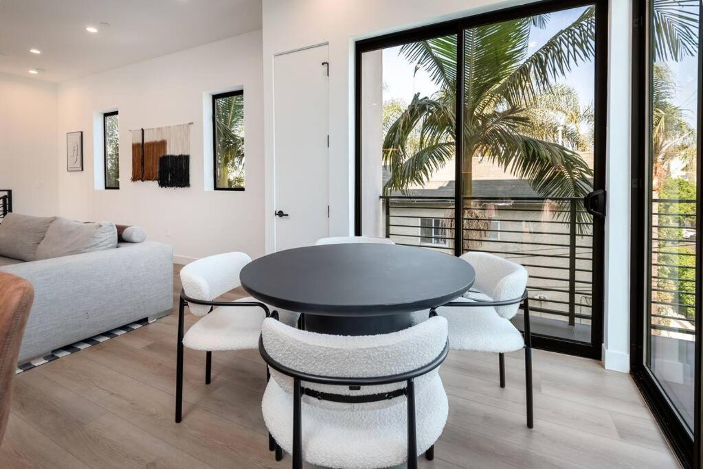Luxury Living In Westlake 4br Gem With Parking Holiday home