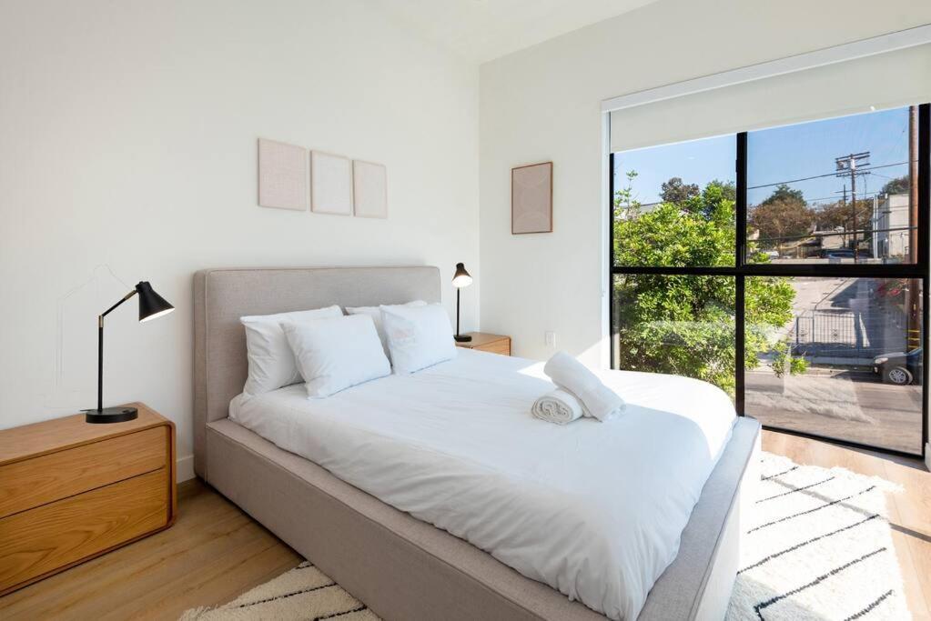 Luxury Living In Westlake 4br Gem With Parking Casa de férias