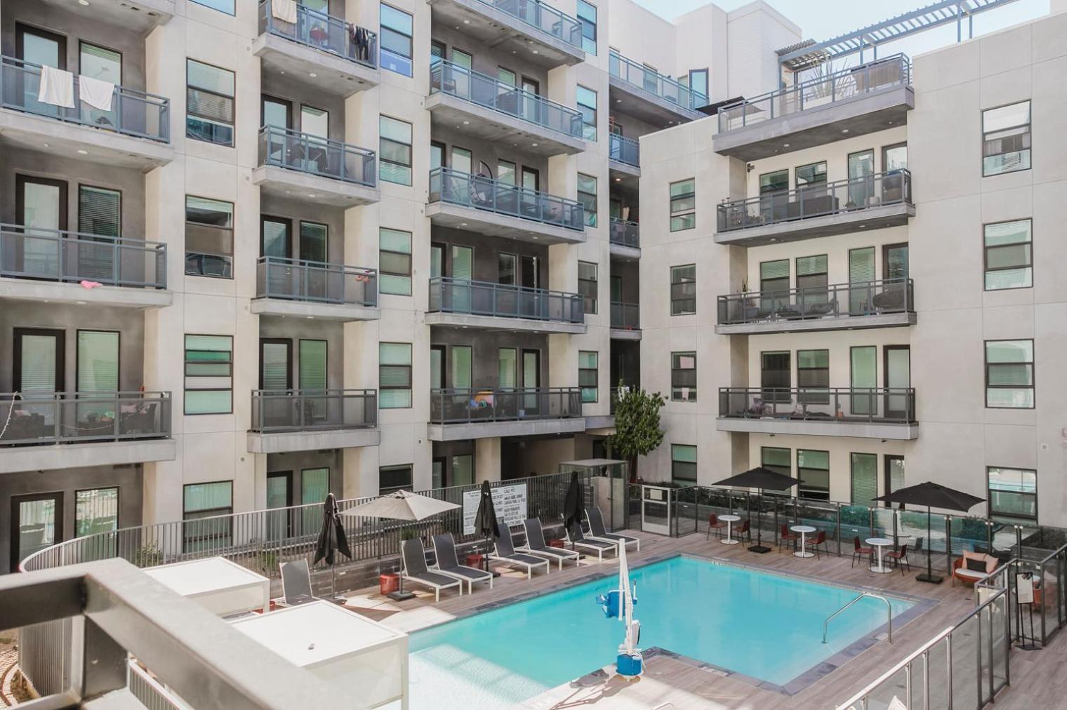 Blueground Woodland Hills Pool Gym Bbq Lax-1274 *