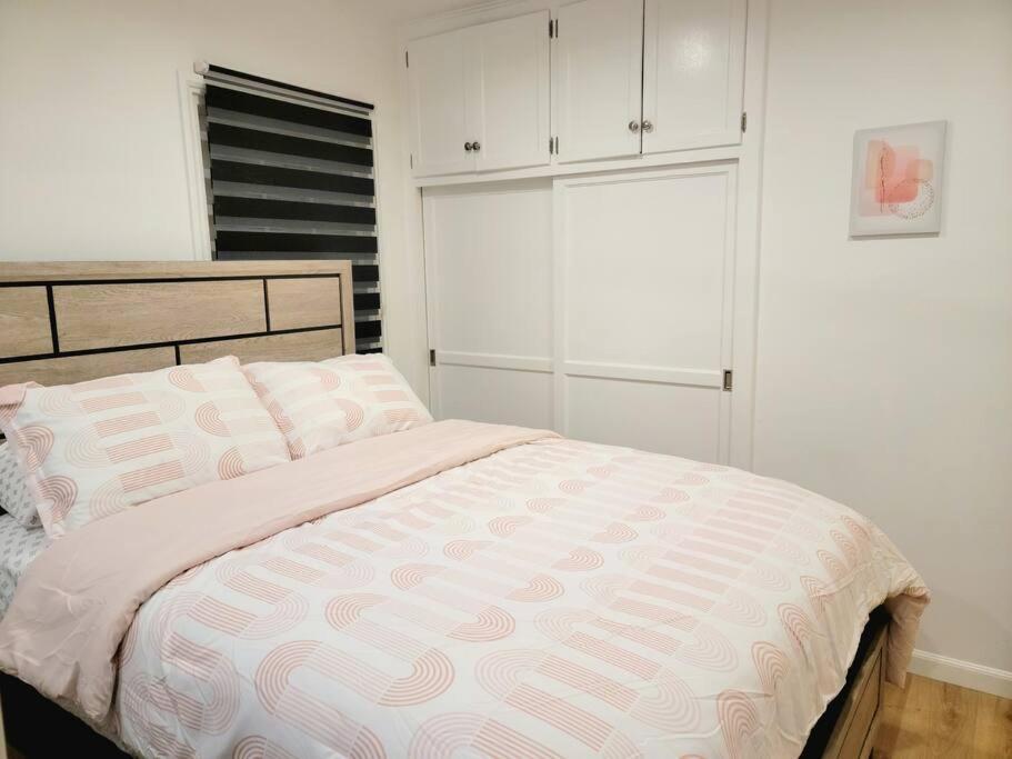 Newly Furnished Pool House Holiday home Los Angeles