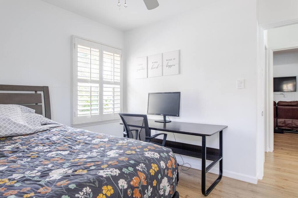 Newly Furnished Pool House * Los Angeles