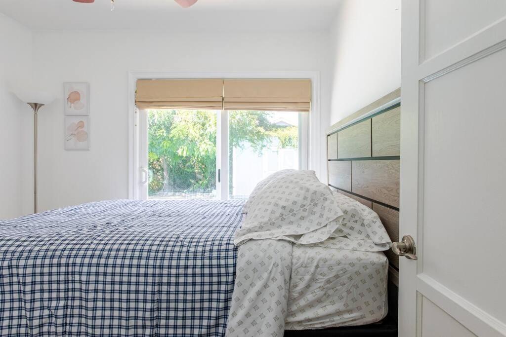 Newly Furnished Pool House Holiday home Los Angeles