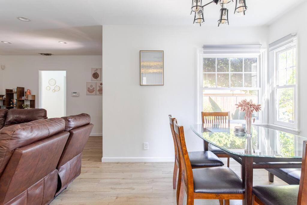 Holiday home Newly Furnished Pool House Los Angeles