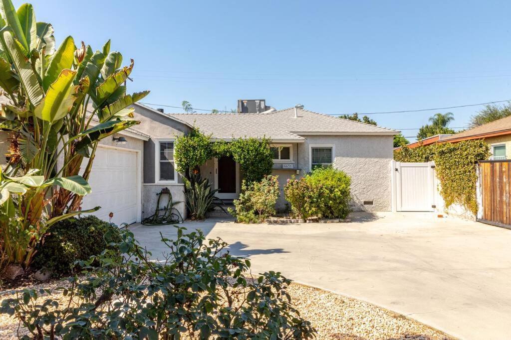 Newly Furnished Pool House Holiday home Los Angeles