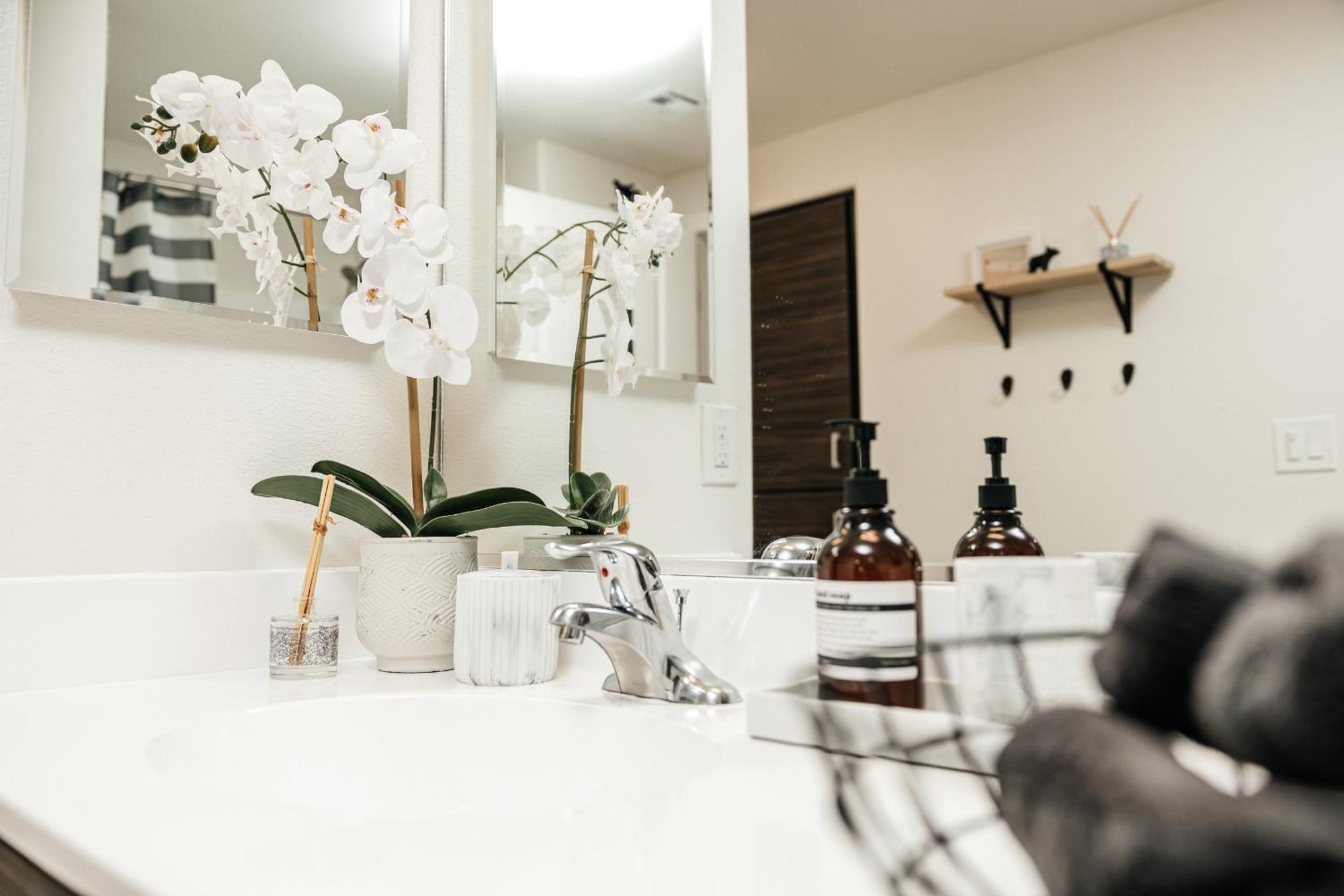 Ruby 2 Bedroom In Miraclemile * Los Angeles