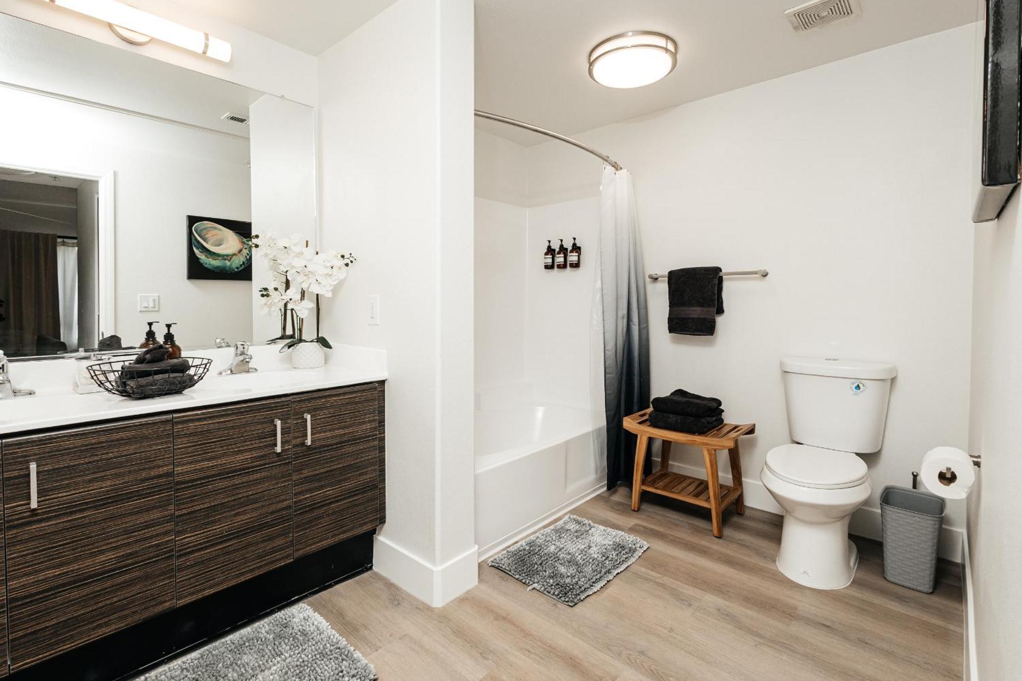 Ruby 2 Bedroom In Miraclemile