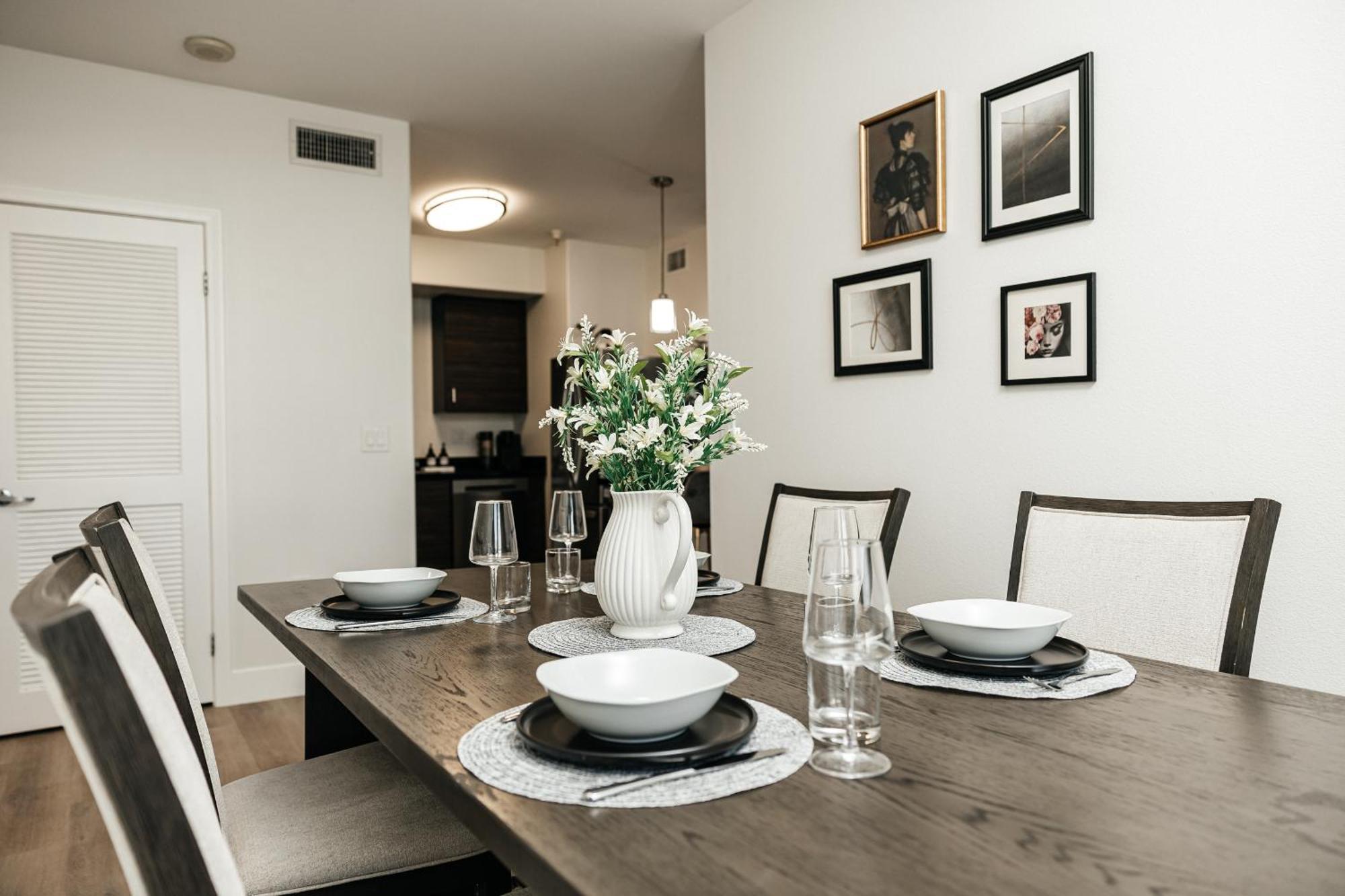 Ruby 2 Bedroom In Miraclemile