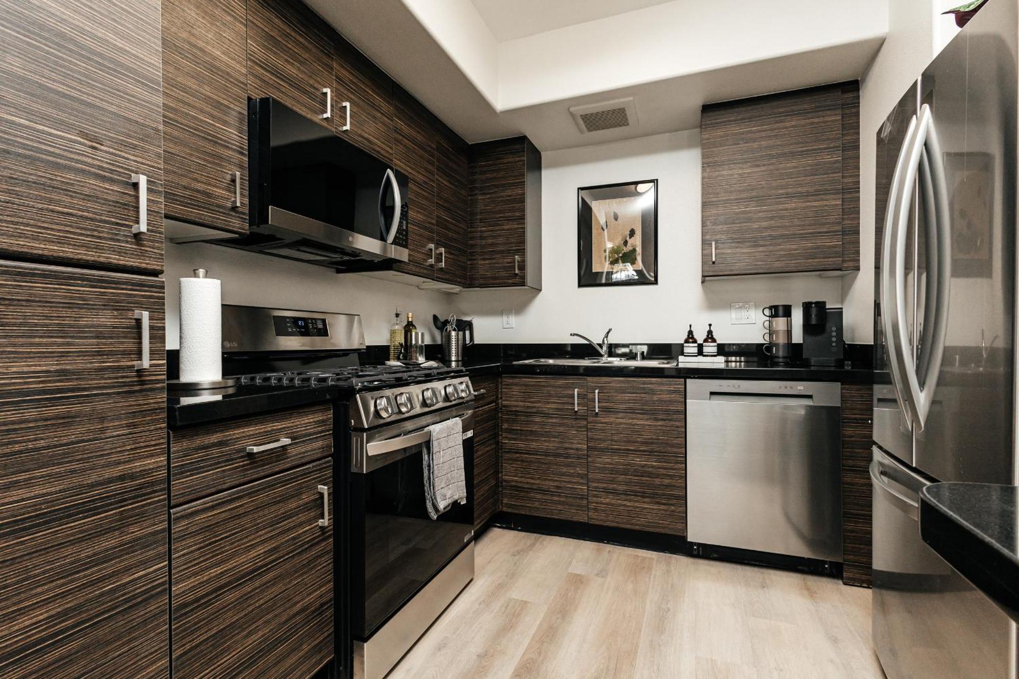 Ruby 2 Bedroom In Miraclemile Apartment *