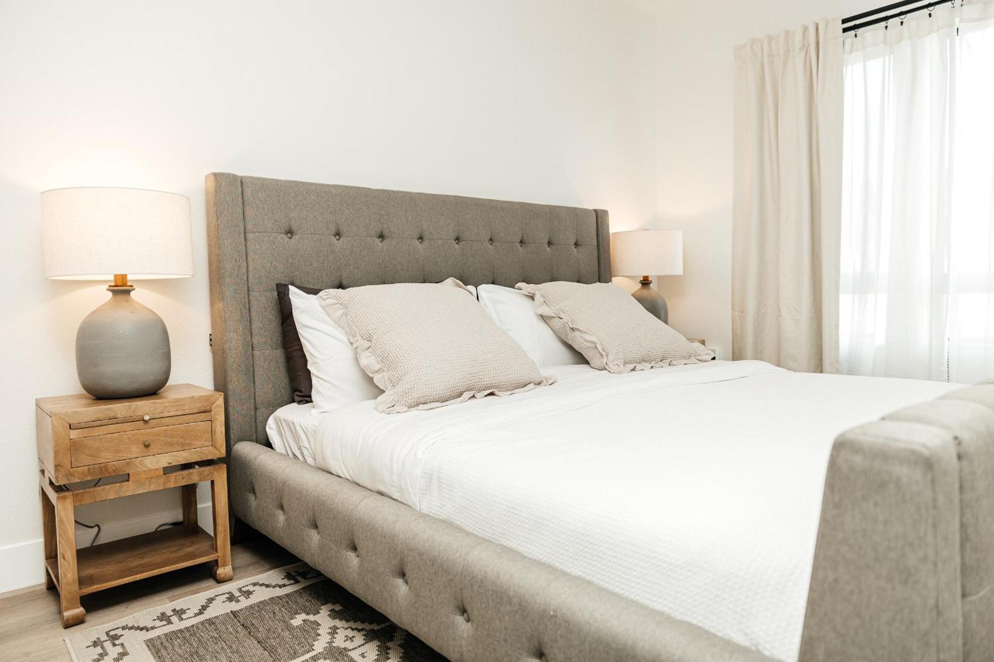Apartment Ruby 2 Bedroom In Miraclemile Los Angeles