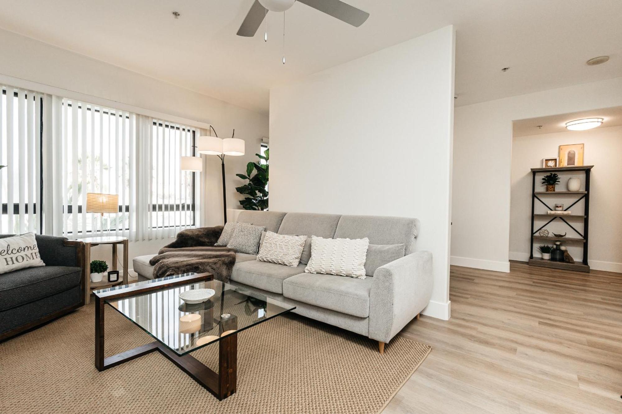 Ruby 2 Bedroom In Miraclemile Los Angeles