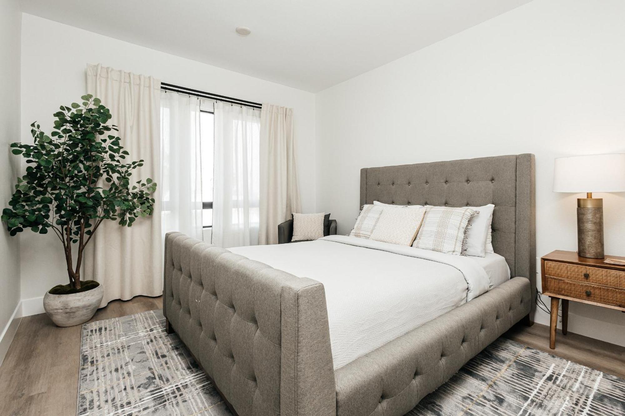 Ruby 2 Bedroom In Miraclemile Apartment Los Angeles