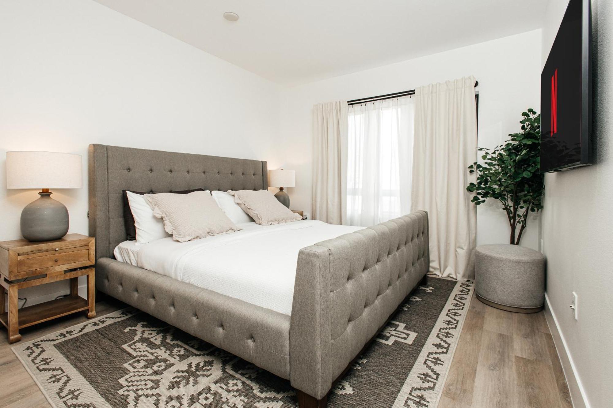 Ruby 2 Bedroom In Miraclemile Los Angeles