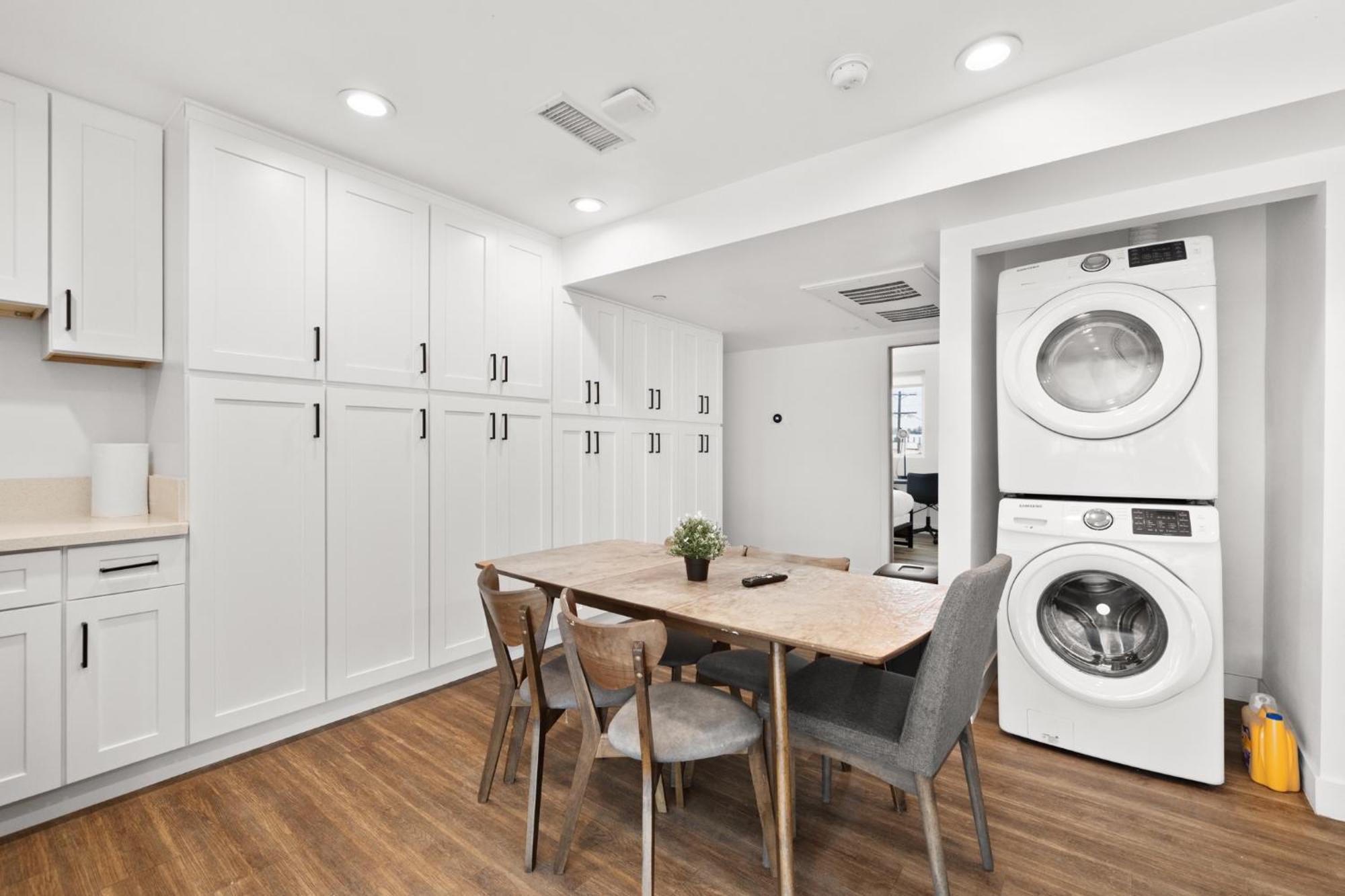 Perfect Location Near Usc, 1bedroom With Shared Access Hotel 4*