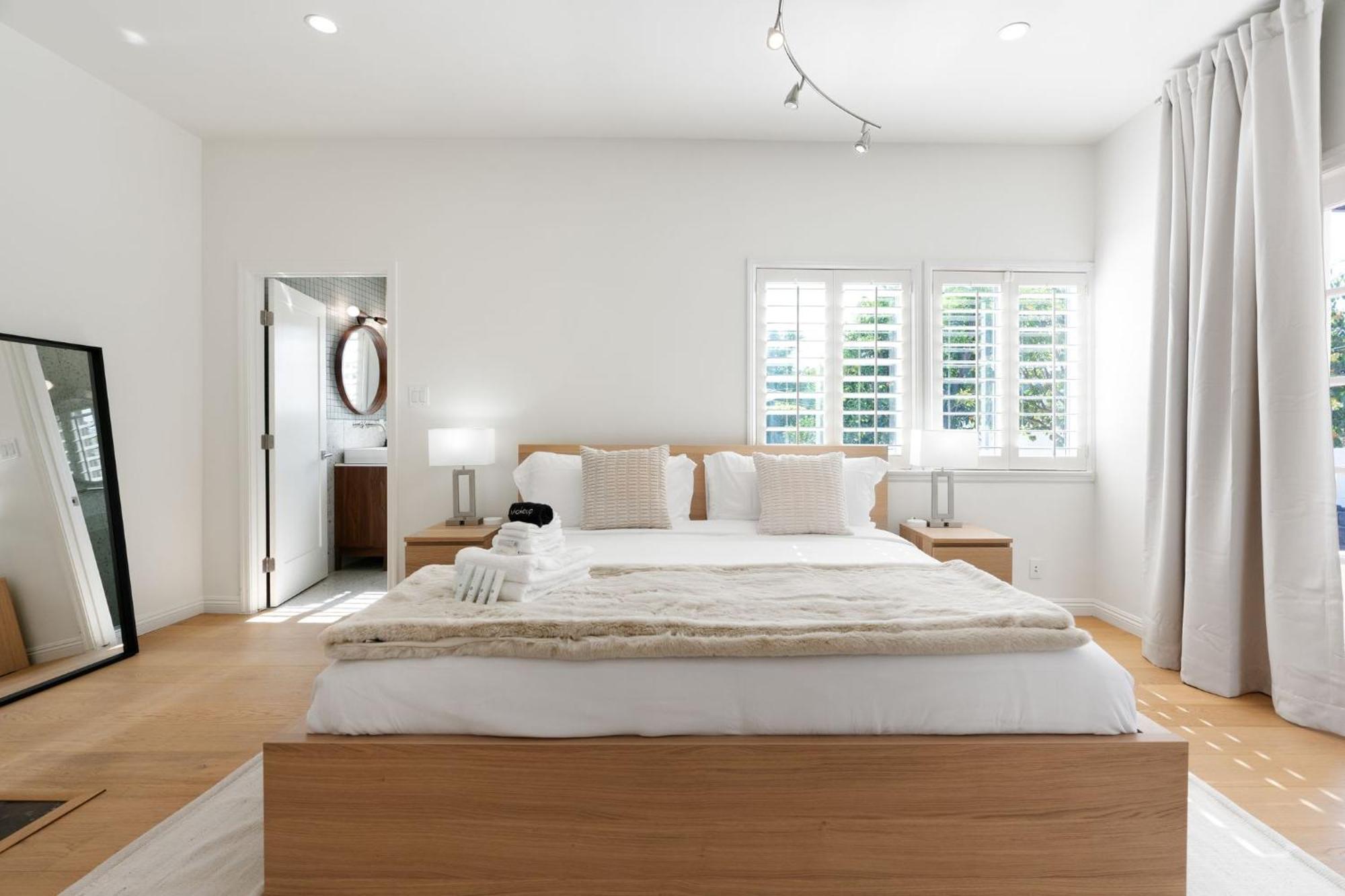 New Listing Sound Stage By Colby And Conrad * Los Angeles