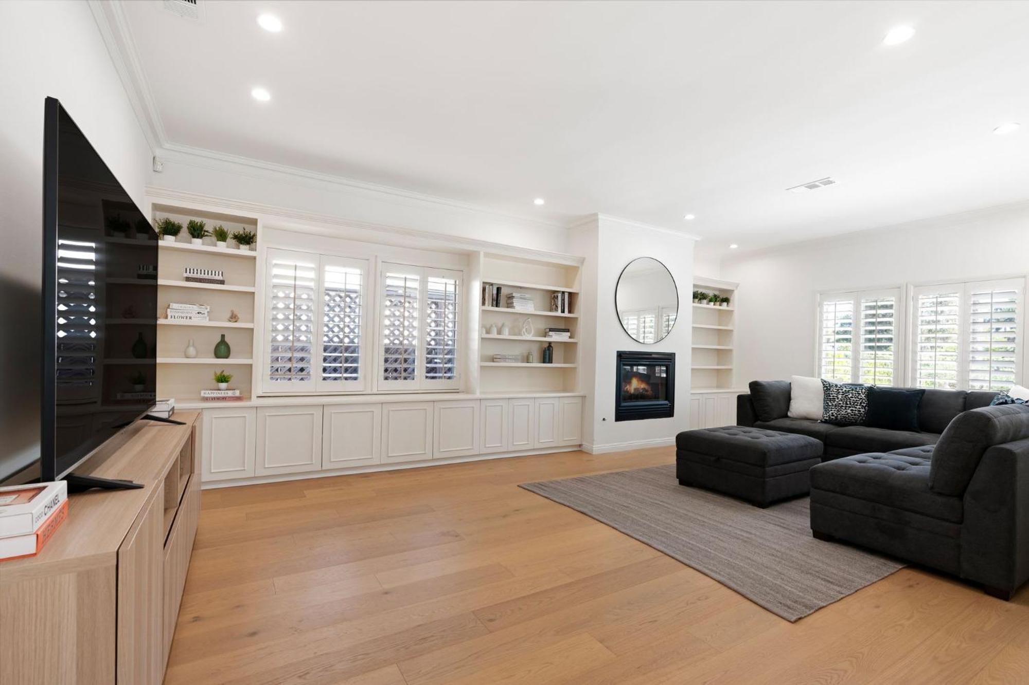 New Listing Sound Stage By Colby And Conrad Holiday home *