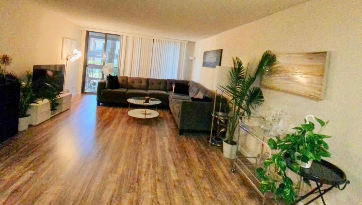 Beautiful 2 Bedroom Less 5 Mins To The Near Lax Apartment *