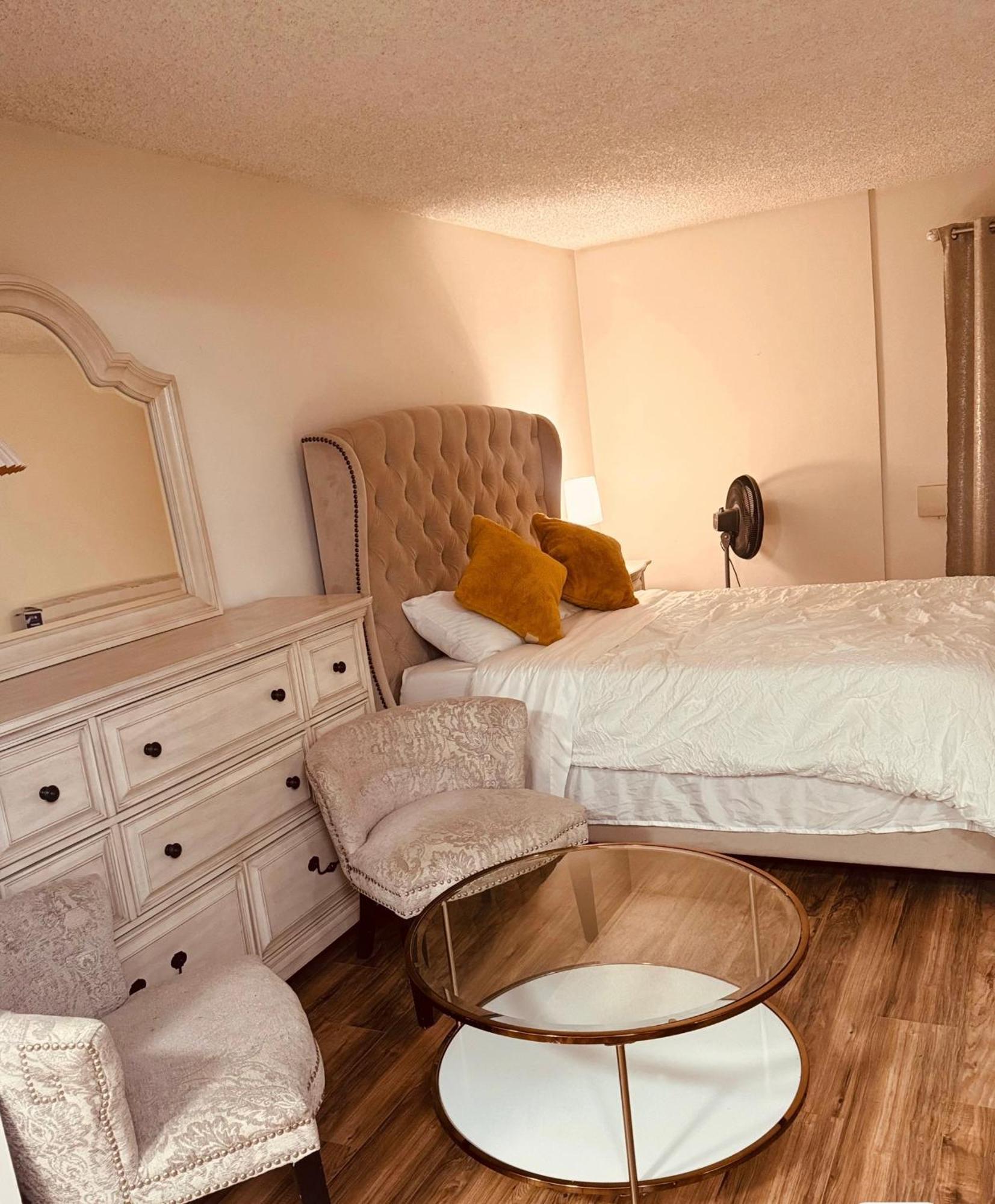 Beautiful 2 Bedroom Less 5 Mins To The Near Lax