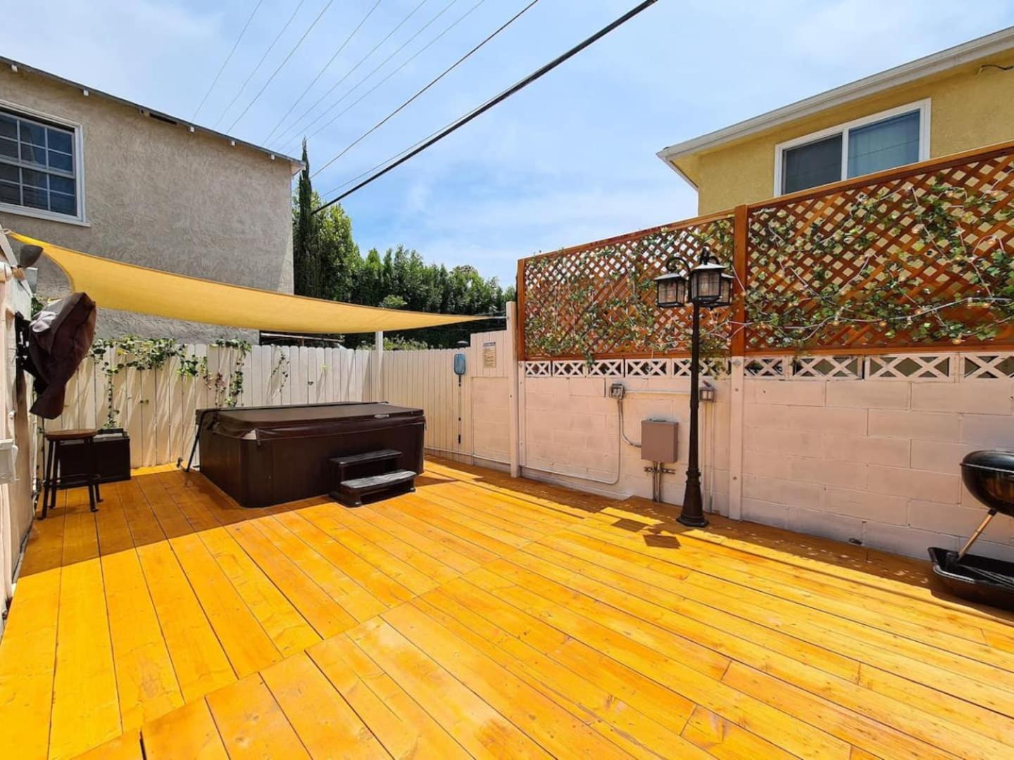 Kobe Bryant-themed 3 Bedroom With Hot Tub 10 Minutes From Rodeo Drive *