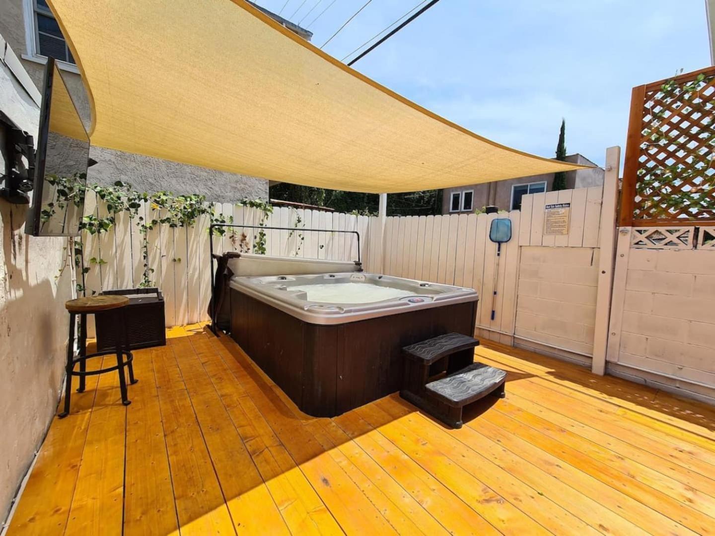 Kobe Bryant-themed 3 Bedroom With Hot Tub 10 Minutes From Rodeo Drive * Los Angeles