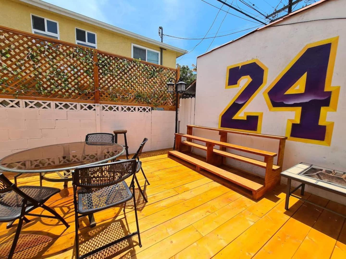 Kobe Bryant-themed 3 Bedroom With Hot Tub 10 Minutes From Rodeo Drive